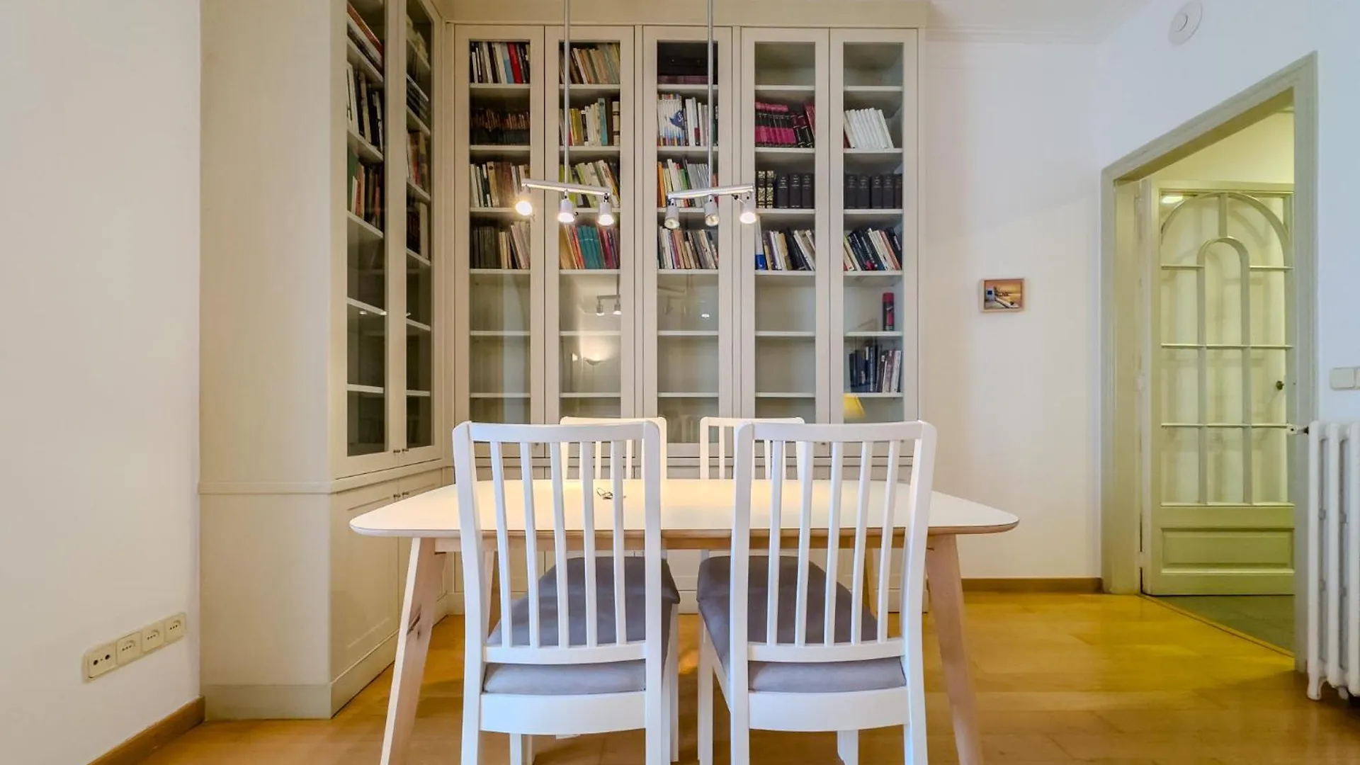 Enrique Granados Apartment Barcelona