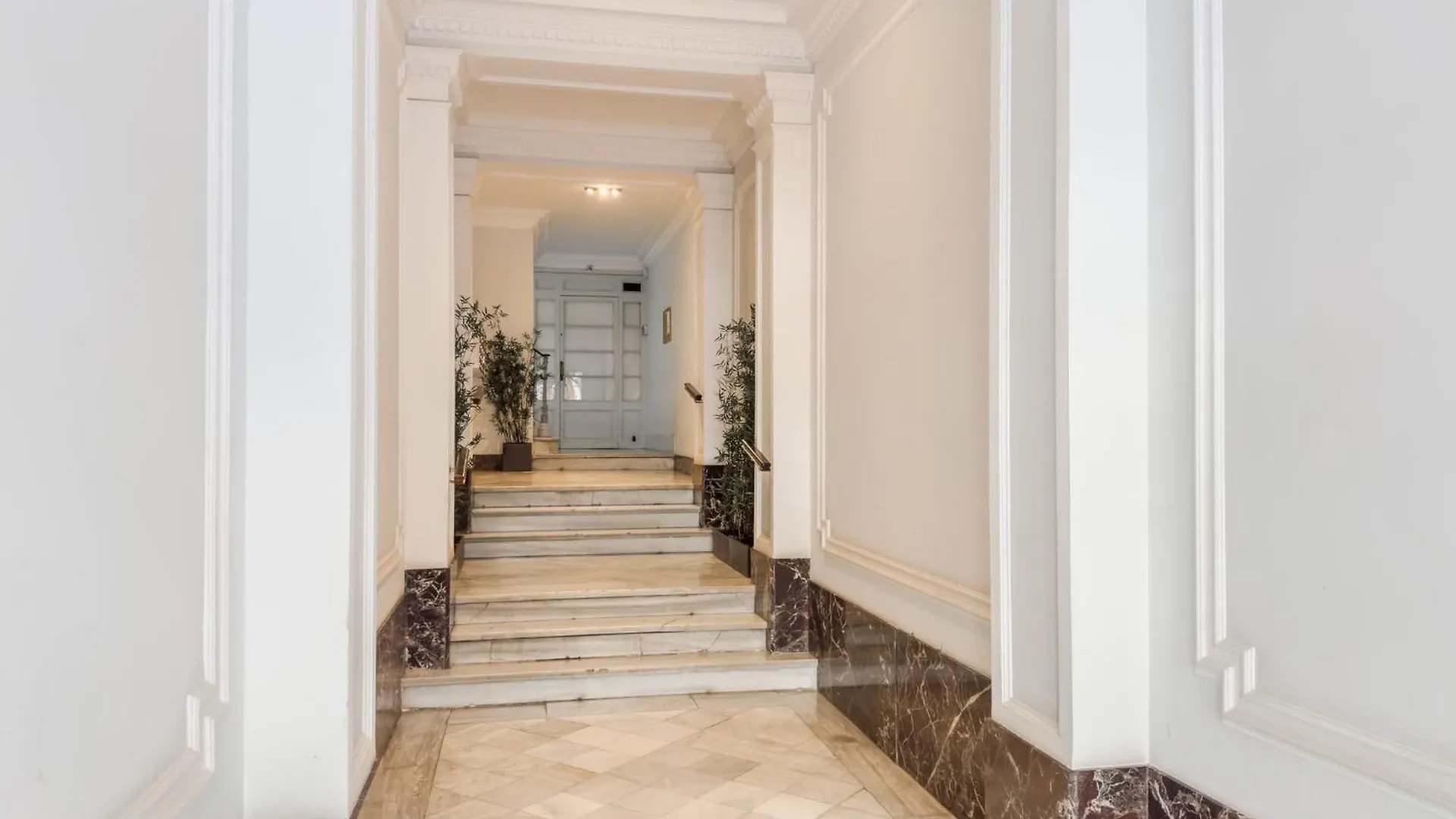 Enrique Granados Apartment Barcelona