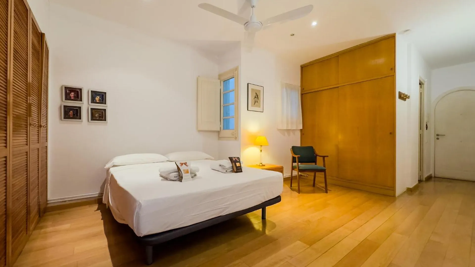 Enrique Granados Apartment Barcelona