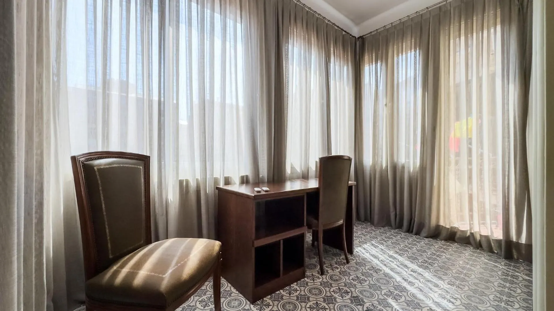 Enrique Granados Apartment Barcelona