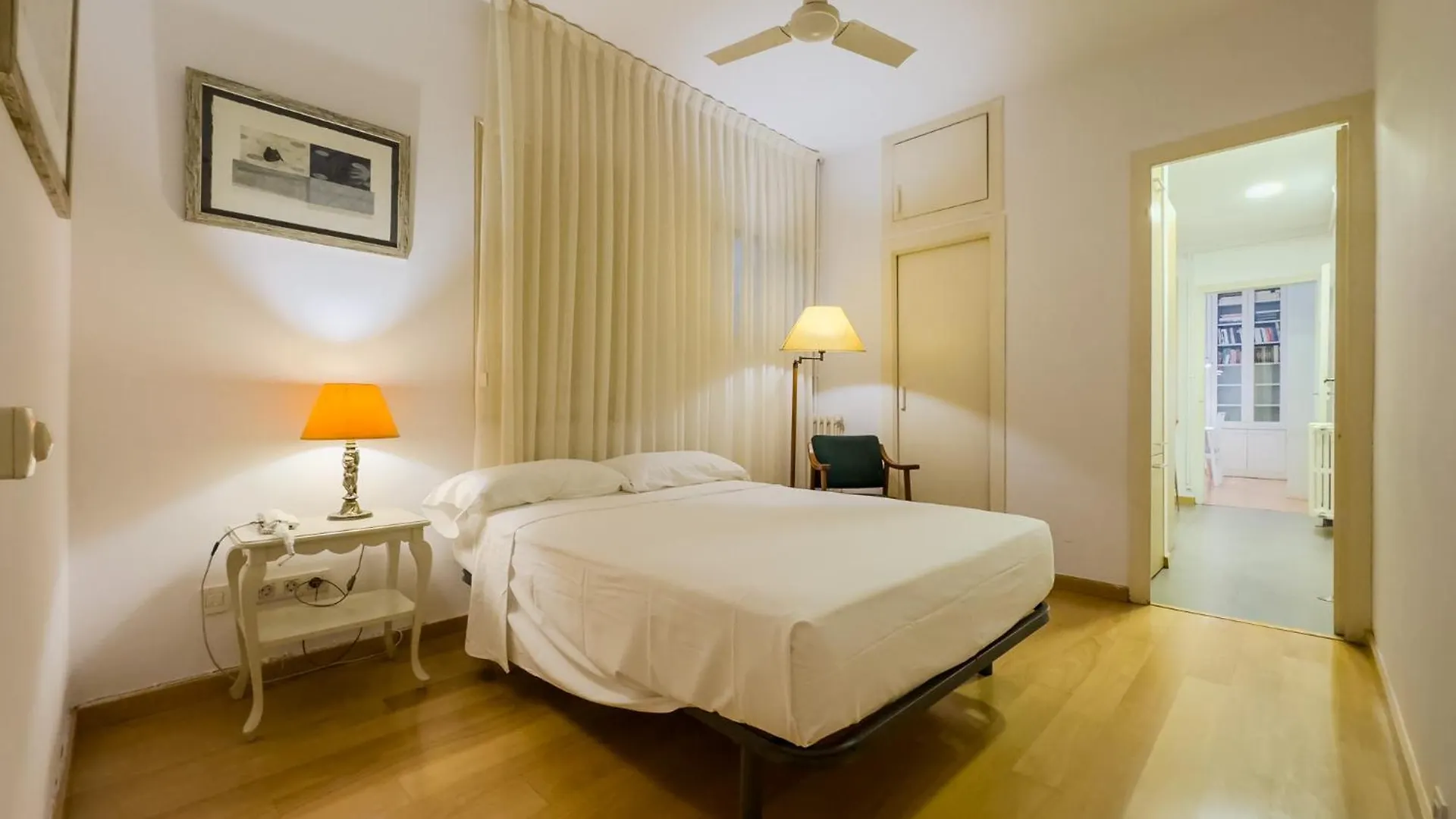 Enrique Granados Apartment Barcelona