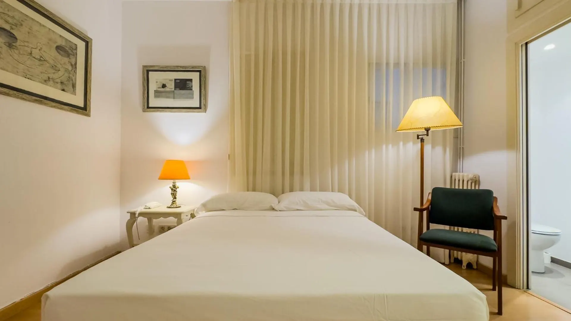 Enrique Granados Apartment Barcelona