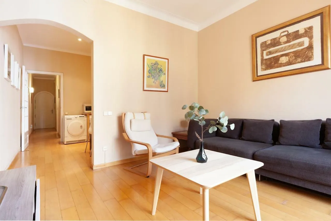Enrique Granados Apartment Barcelona
