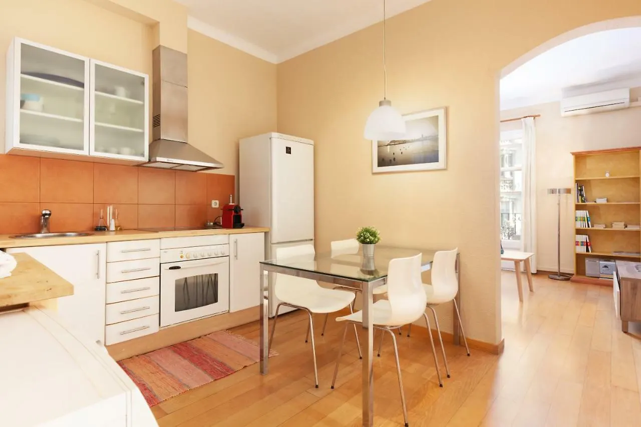 Enrique Granados Apartment Barcelona