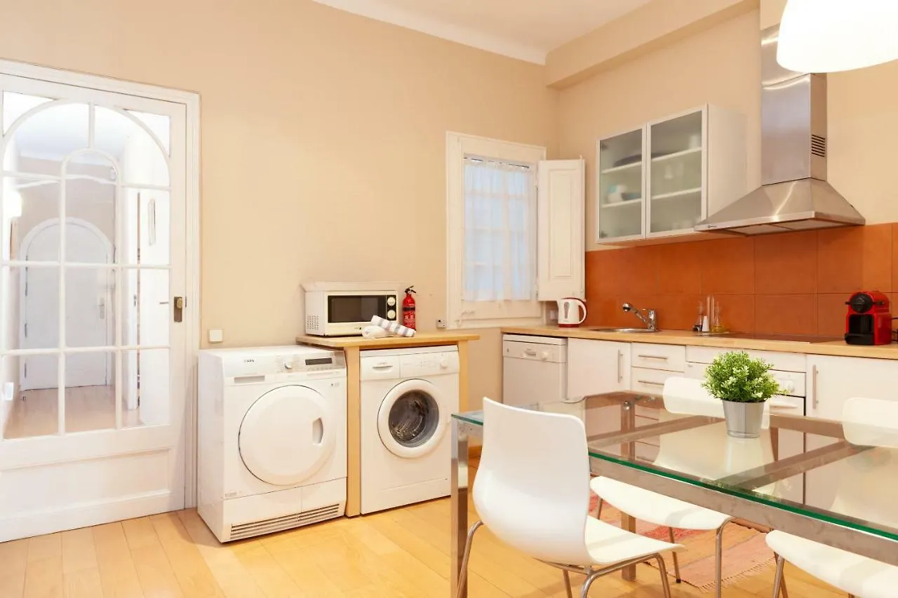 Enrique Granados Apartment Barcelona